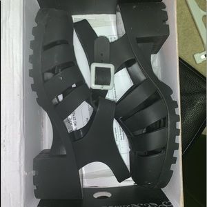 Women’s jelly sandals!  can lower/ need gone !